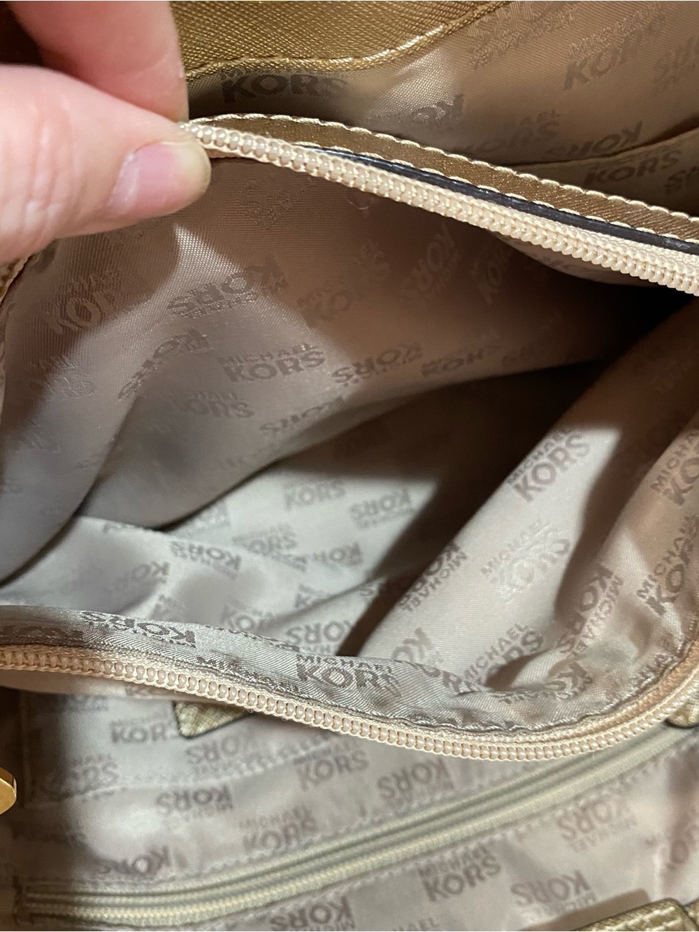 Michael Kors Susannah Women’s Large Metallic Chain-Handle Pale Gold Leather Tote - Picture 10 of 14